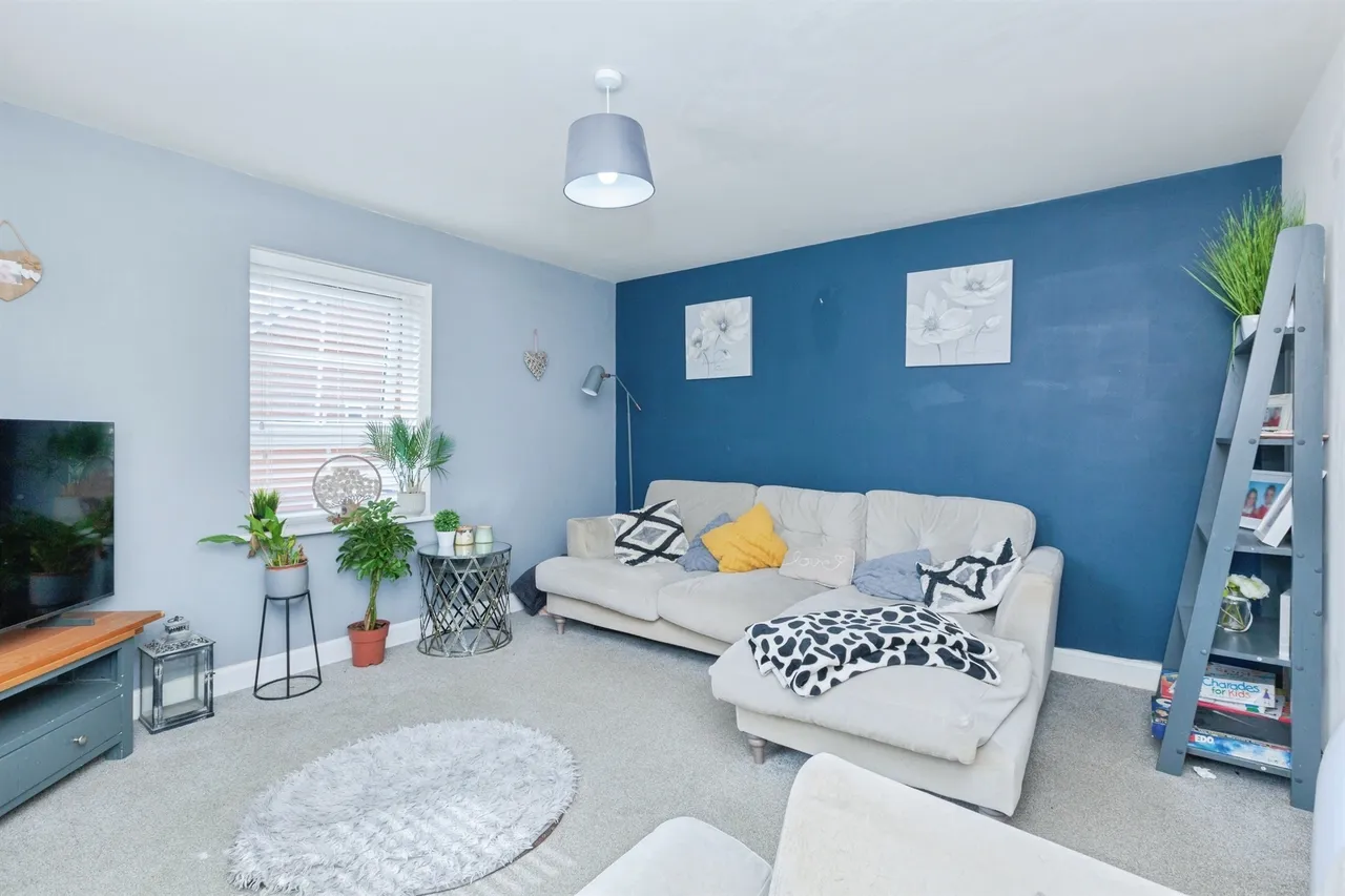 Preston Close, WIGSTON, photo 6