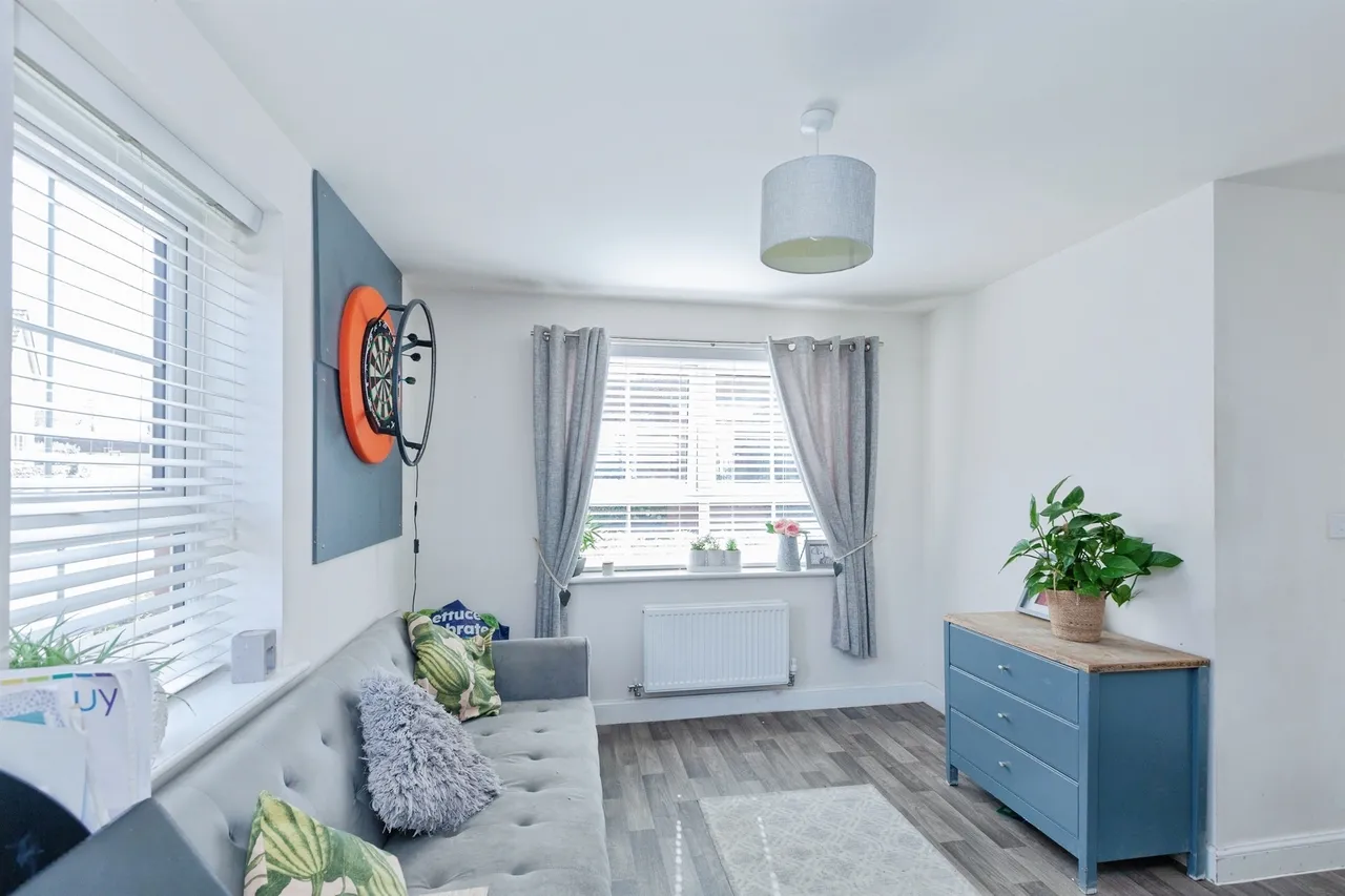 Preston Close, WIGSTON, photo 9