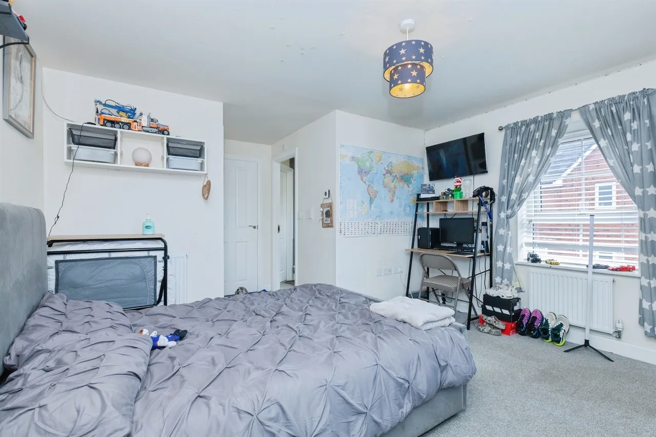 Preston Close, WIGSTON, photo 10
