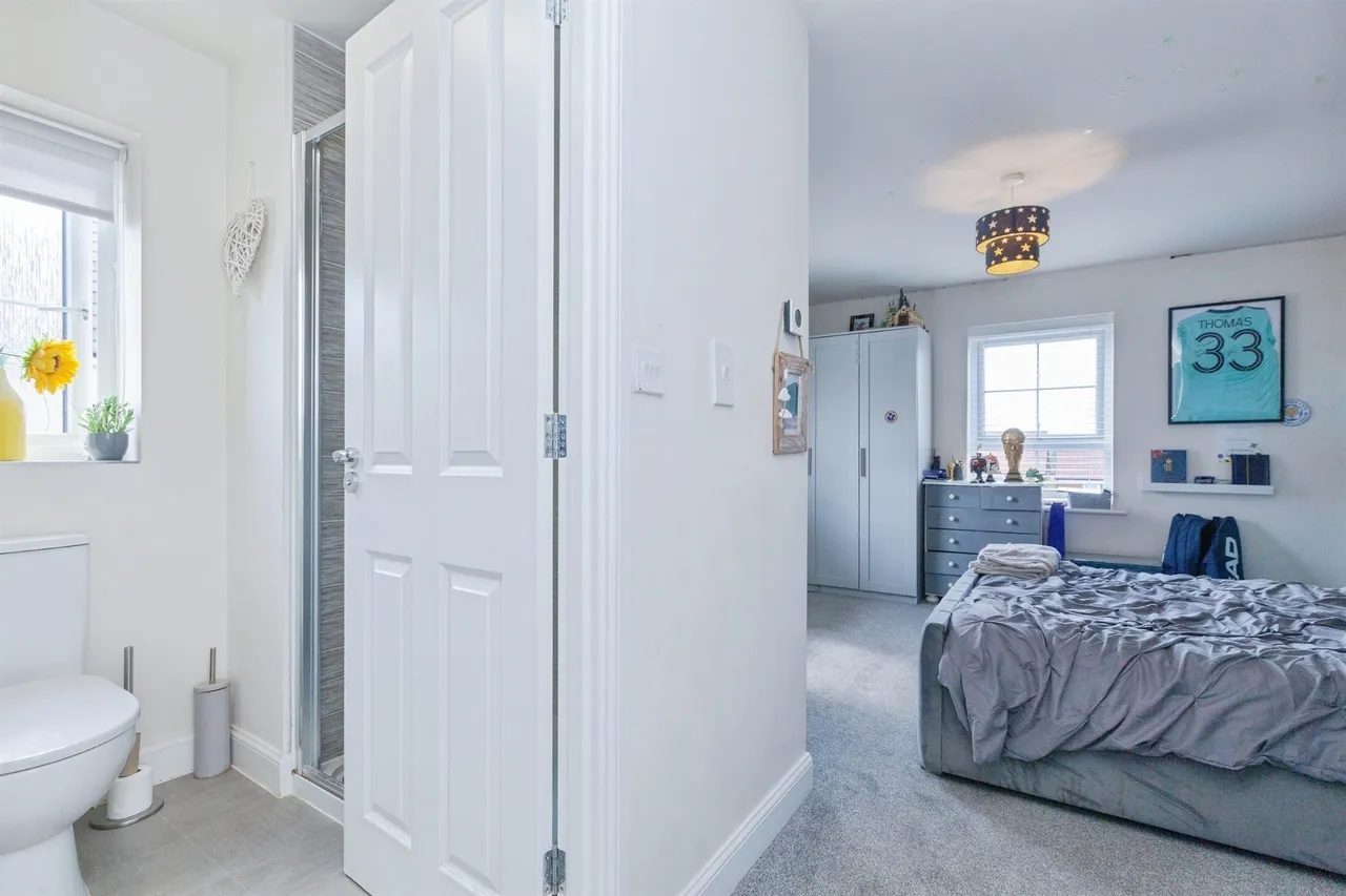 Preston Close, WIGSTON, photo 11