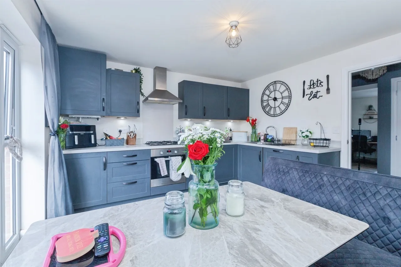 Preston Close, WIGSTON, photo 5
