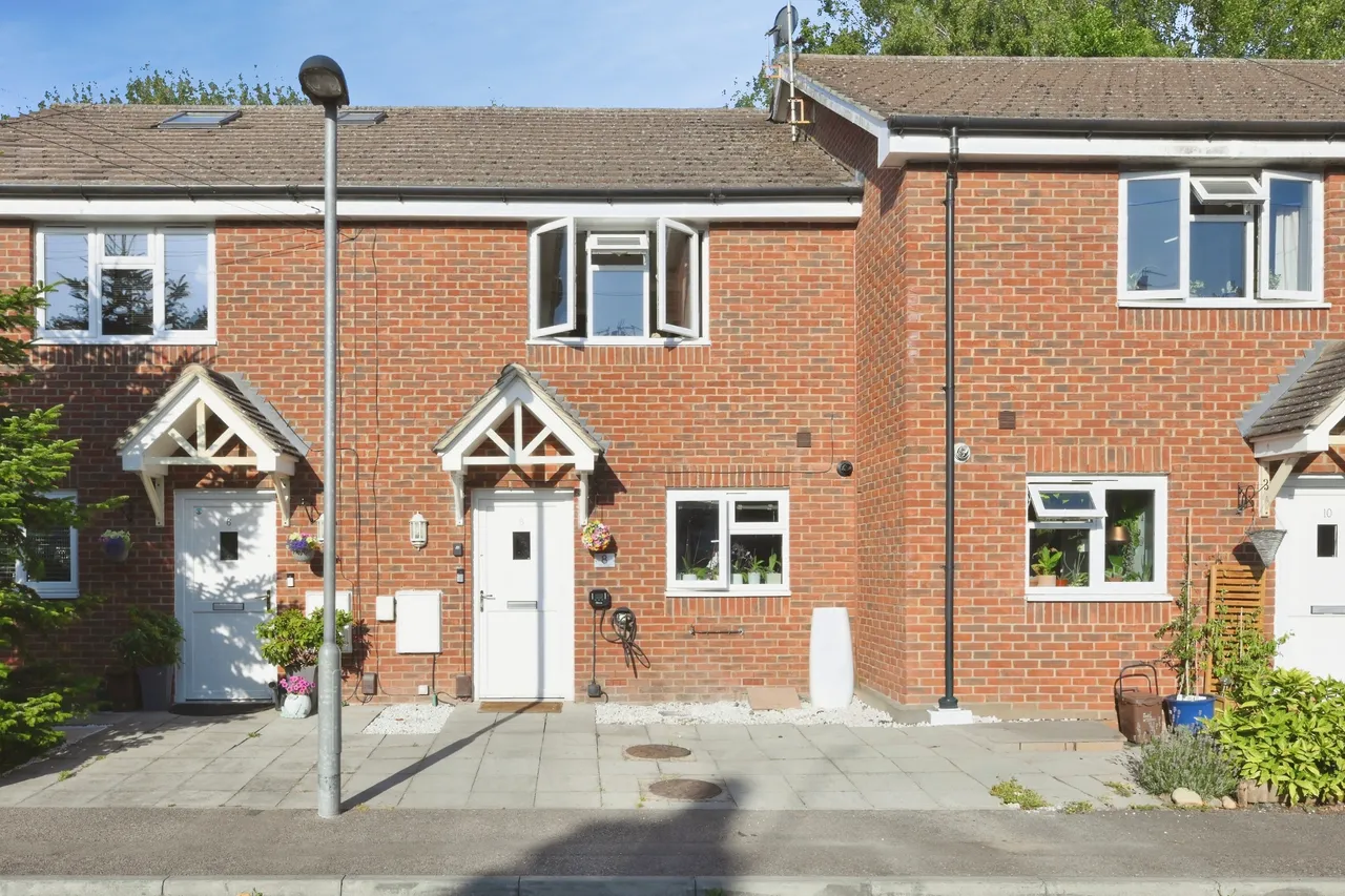 2 bed house for sale — Mill Street, Bishop's Stortford