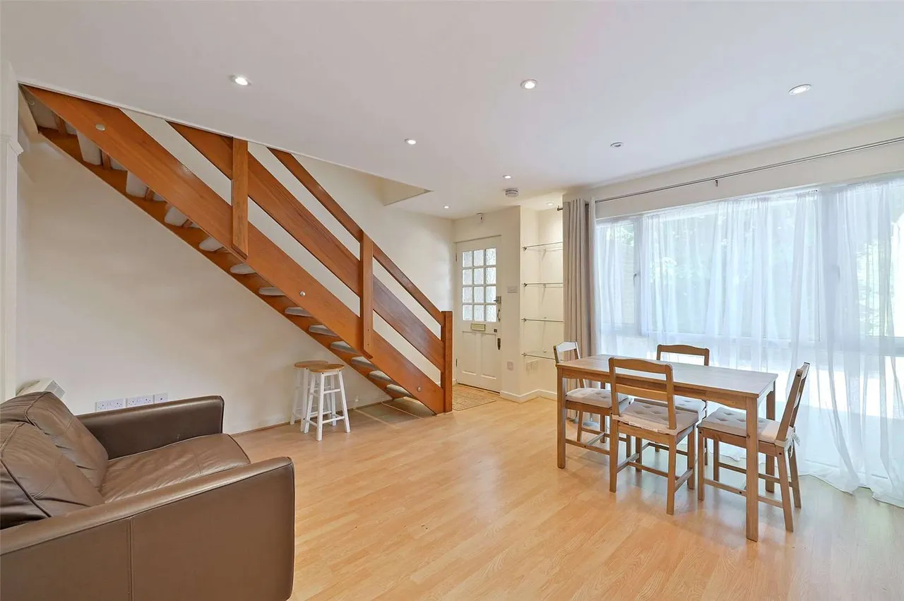 Hawkesworth Close, Northwood, HA6 2FT, photo 2