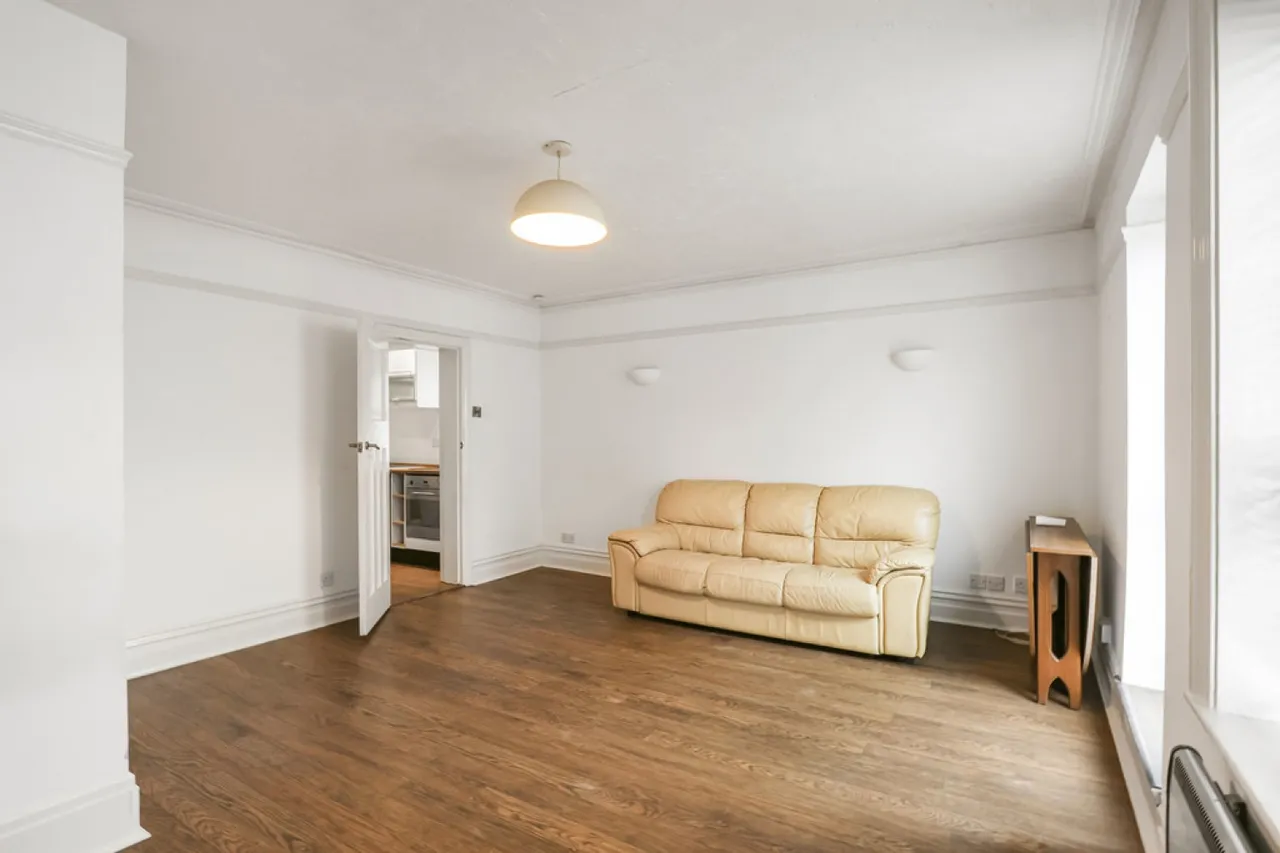 Lorne Park Road, Bournemouth, photo 6
