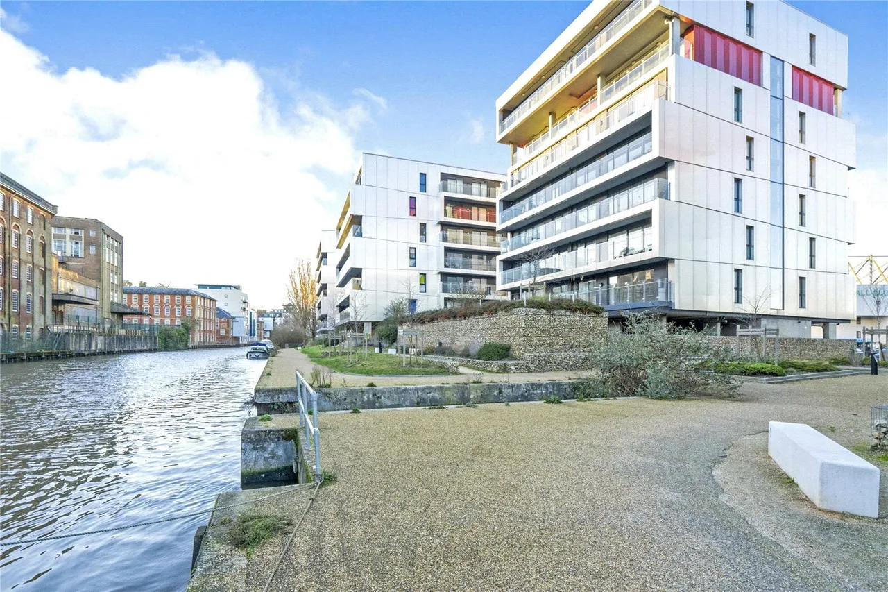 3 bed flat for sale — Geoffrey Watling Way, Norwich, Norfolk, NR1
