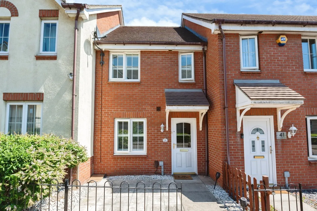 2 bed house for sale — Hedingham Road, Chafford Hundred, Grays, Essex, RM16