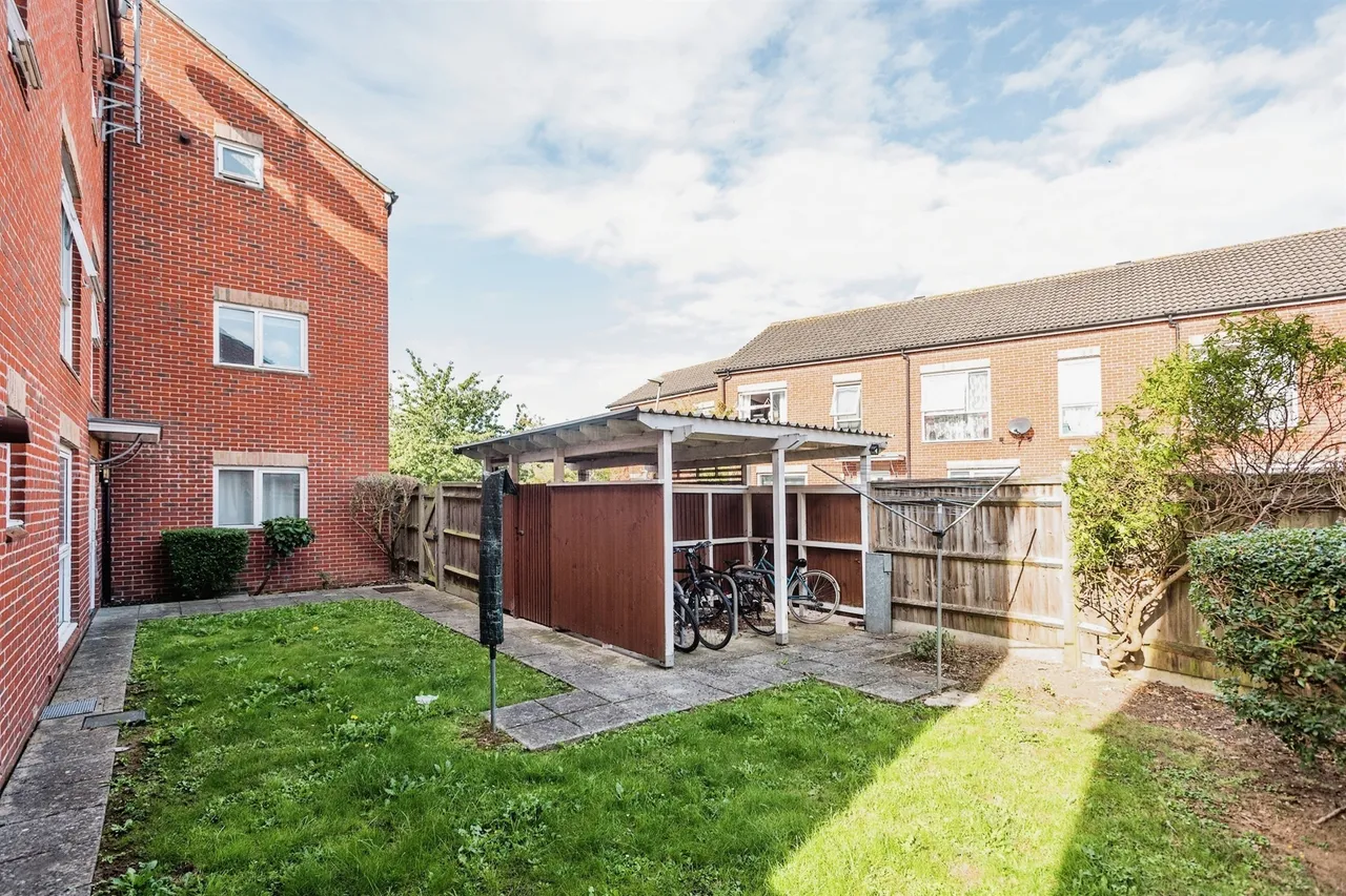 Benouville Close, Oxford, OX4, photo 14