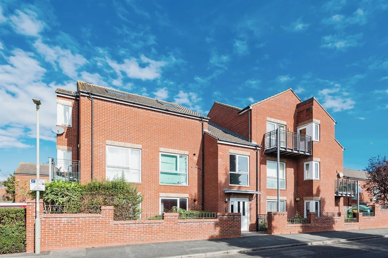 1 bed flat for sale, Benouville Close, Oxford, OX4
