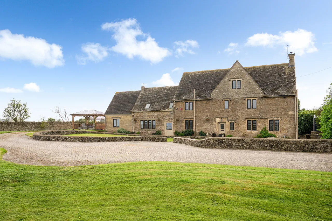 5 bed house for sale — Hyde, Chalford, GL6