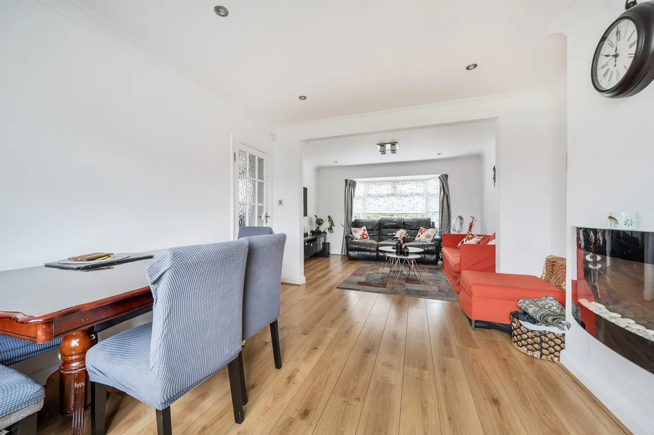 Oakleigh Road North, London, photo 9