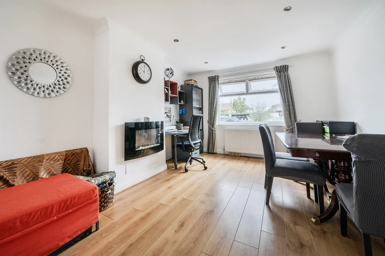 Oakleigh Road North, London, photo 6