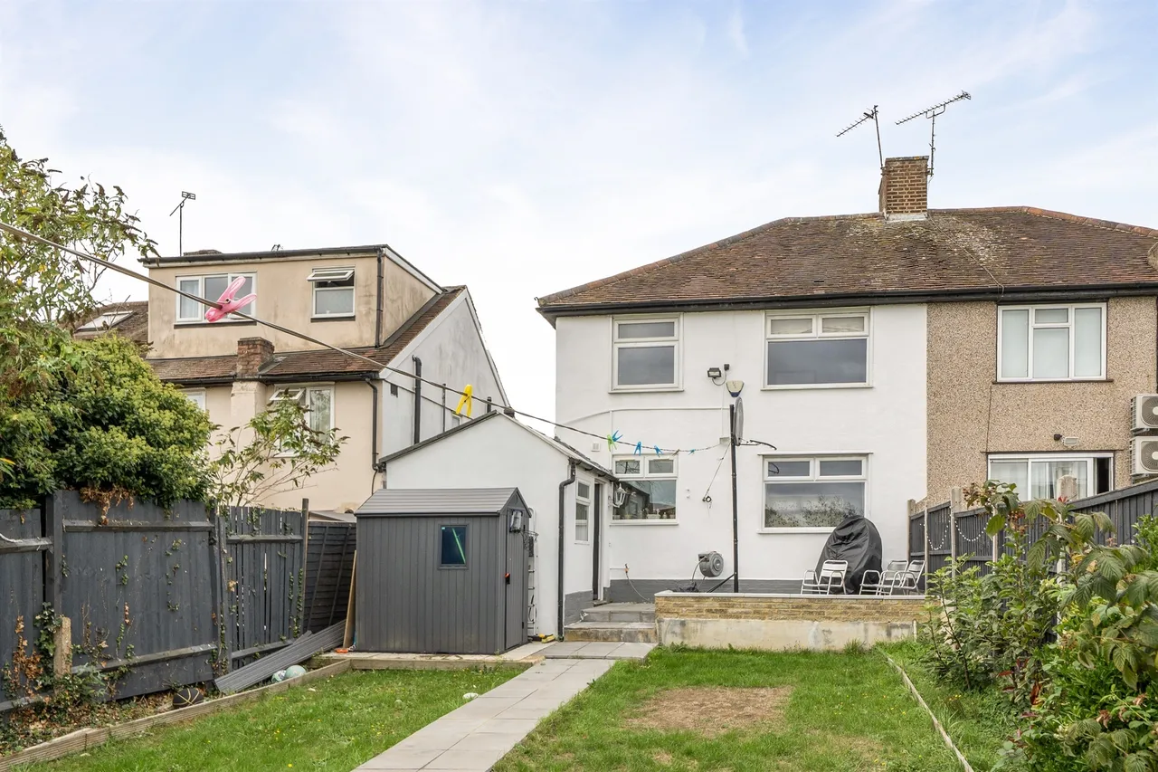 Oakleigh Road North, London, photo 7