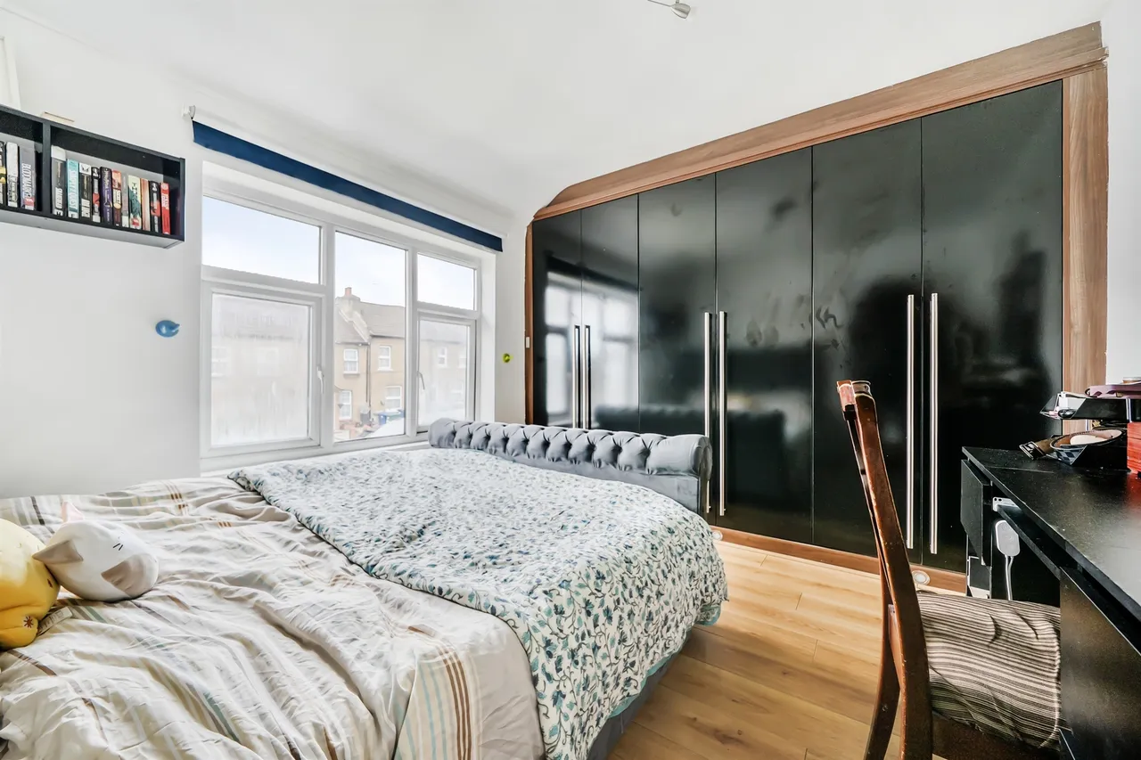 Oakleigh Road North, London, photo 12