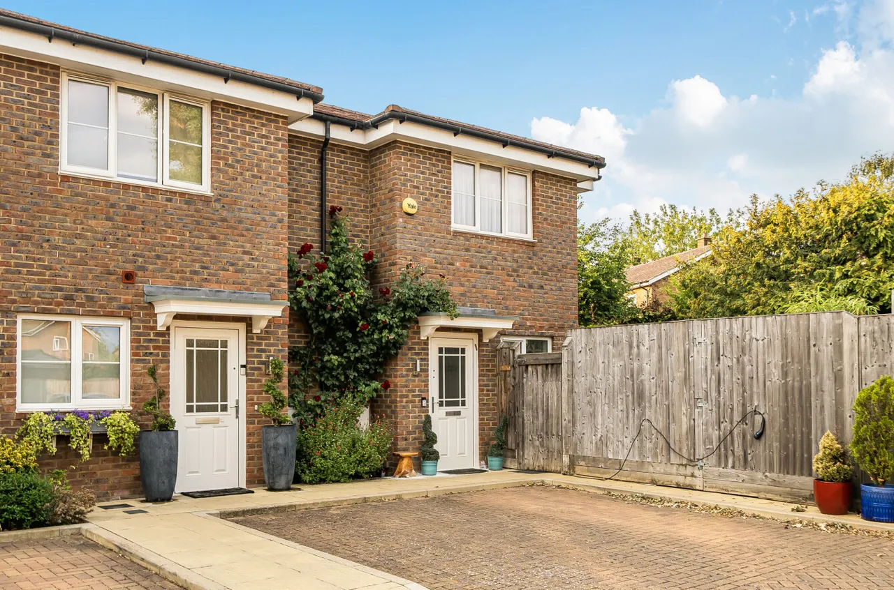 2 bed house for sale — Oyster Close, Barnet, EN5 2FF