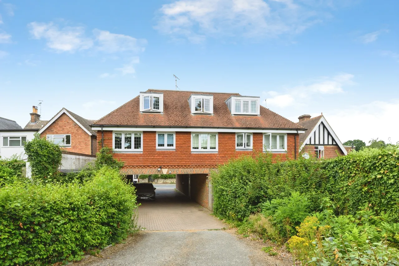 High Street, Nutfield, RH1, photo 18