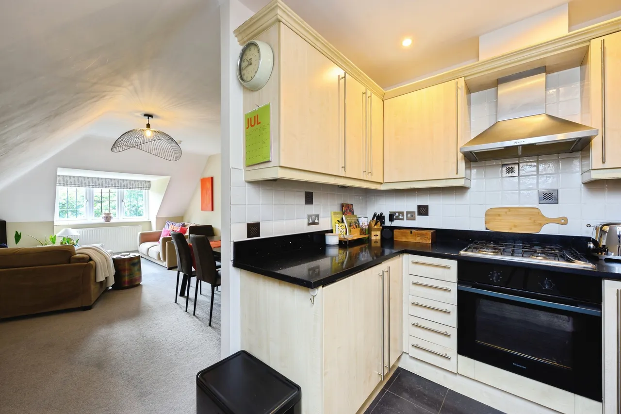 High Street, Nutfield, RH1, photo 7
