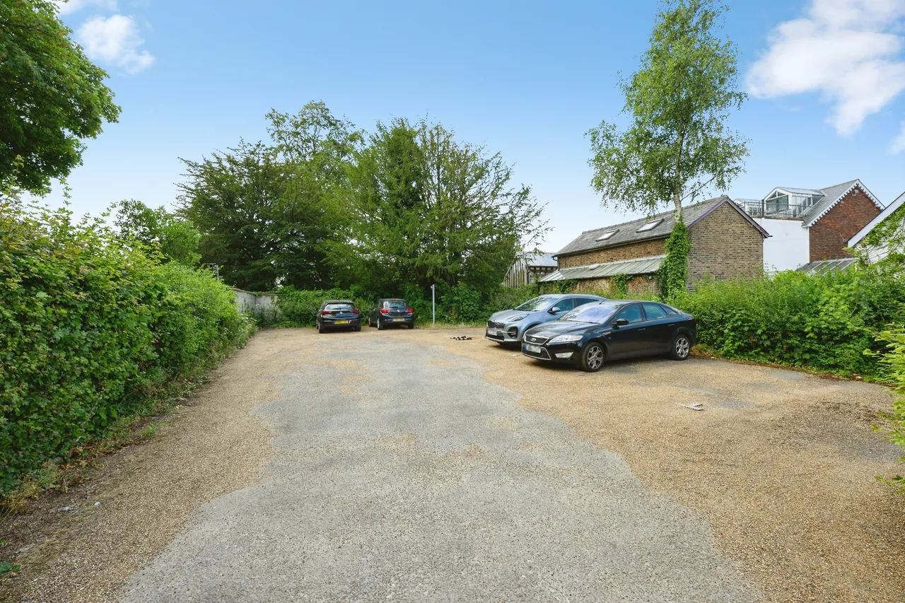 High Street, Nutfield, RH1, photo 17