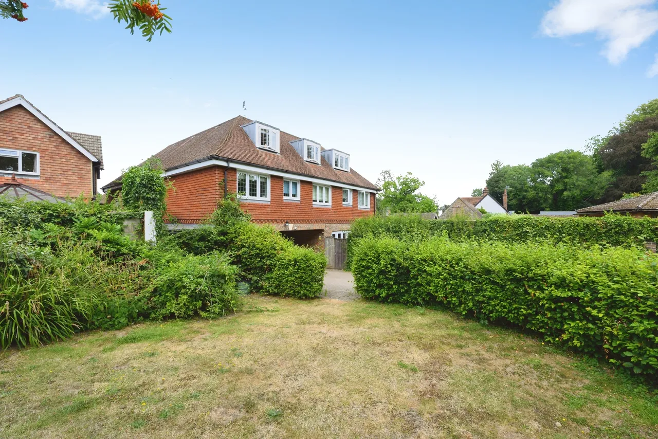 High Street, Nutfield, RH1, photo 15