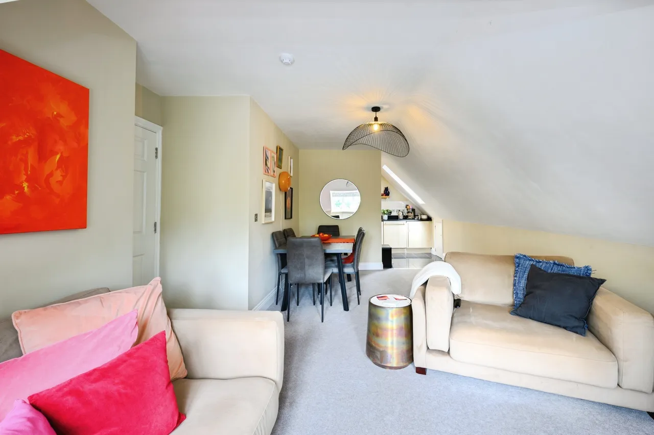 High Street, Nutfield, RH1, photo 9
