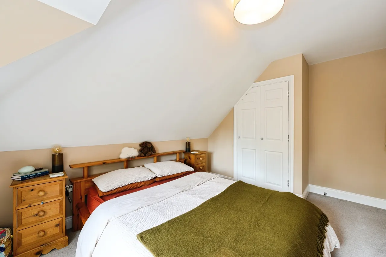 High Street, Nutfield, RH1, photo 11