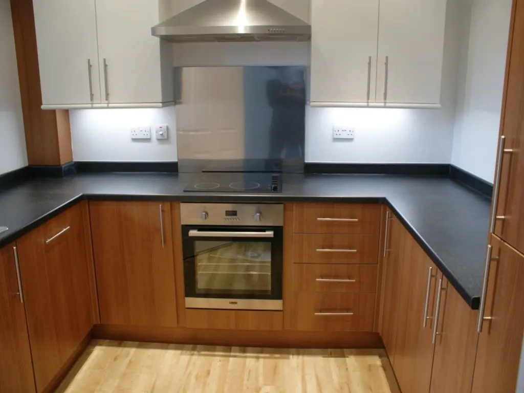Beckingham Metro Station Road, Egham, TW20, photo 3