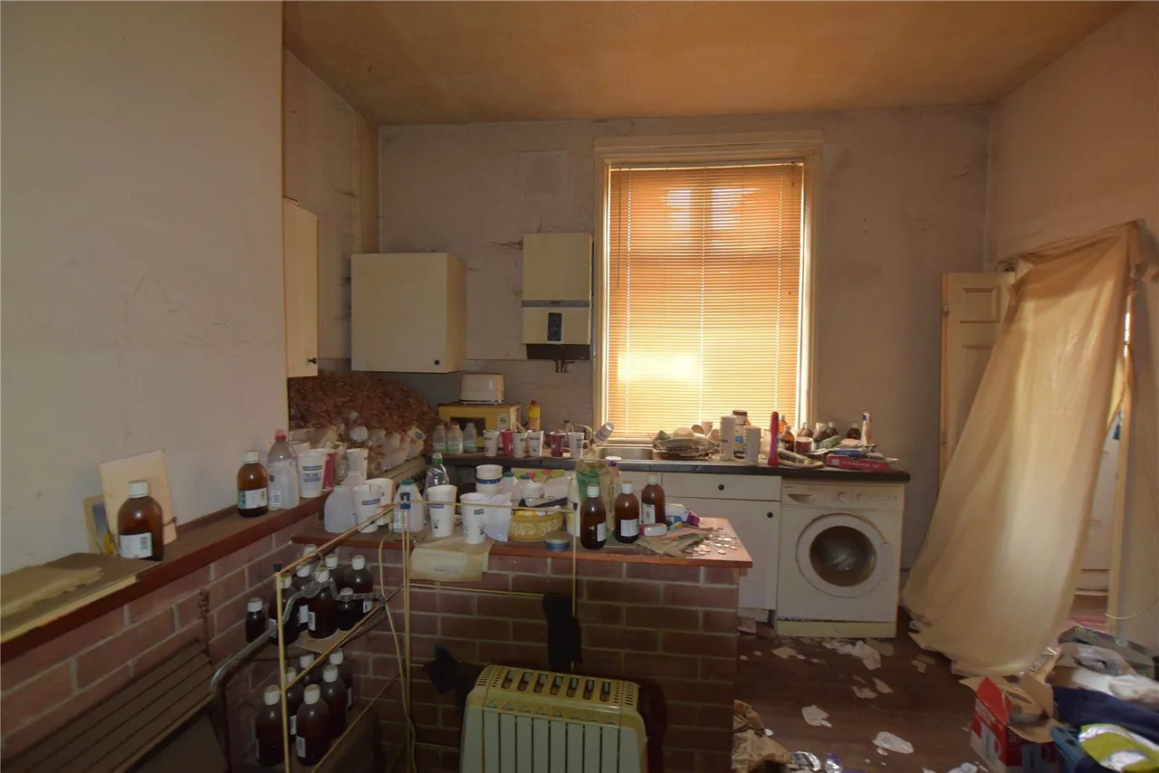 Centre Street, Heckmondwike, WF16, photo 4