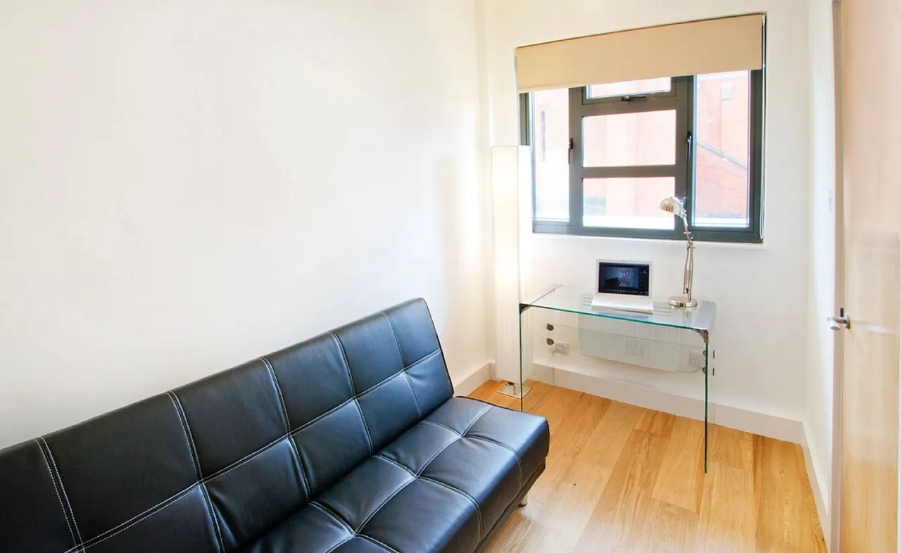 14 Gwynne House, Turner Street, London, photo 4