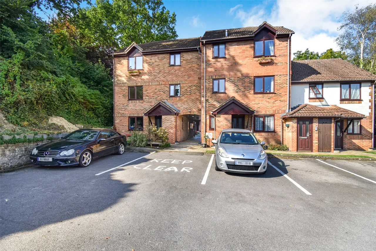 St. Benedicts Close, Aldershot, Hampshire, GU11 3NJ, photo 9