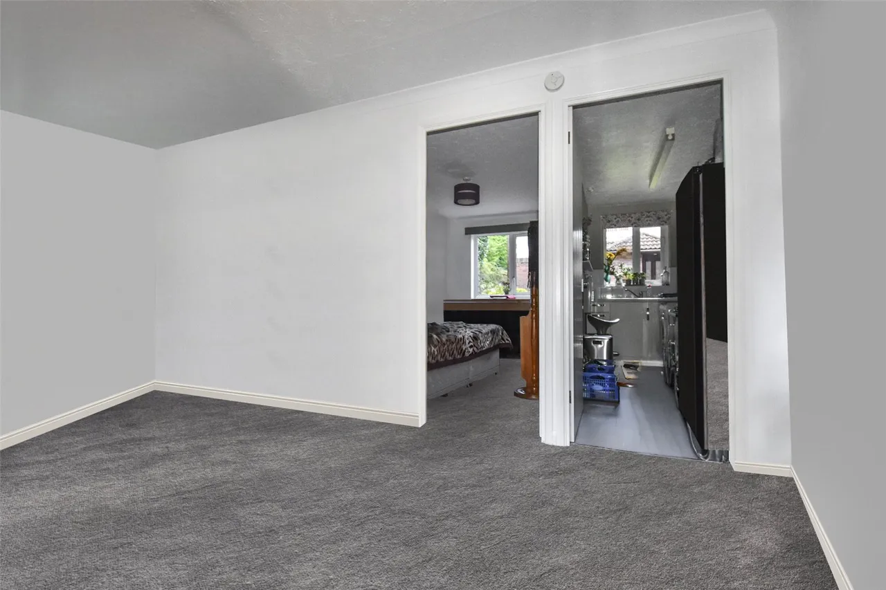 St. Benedicts Close, Aldershot, Hampshire, GU11 3NJ, photo 7