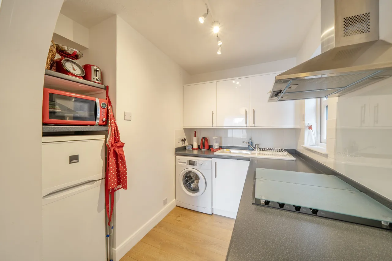 18 Conifer Way, Wembley, photo 9