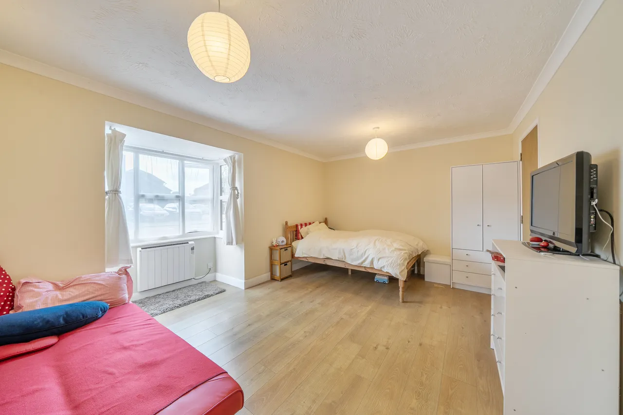 18 Conifer Way, Wembley, photo 12