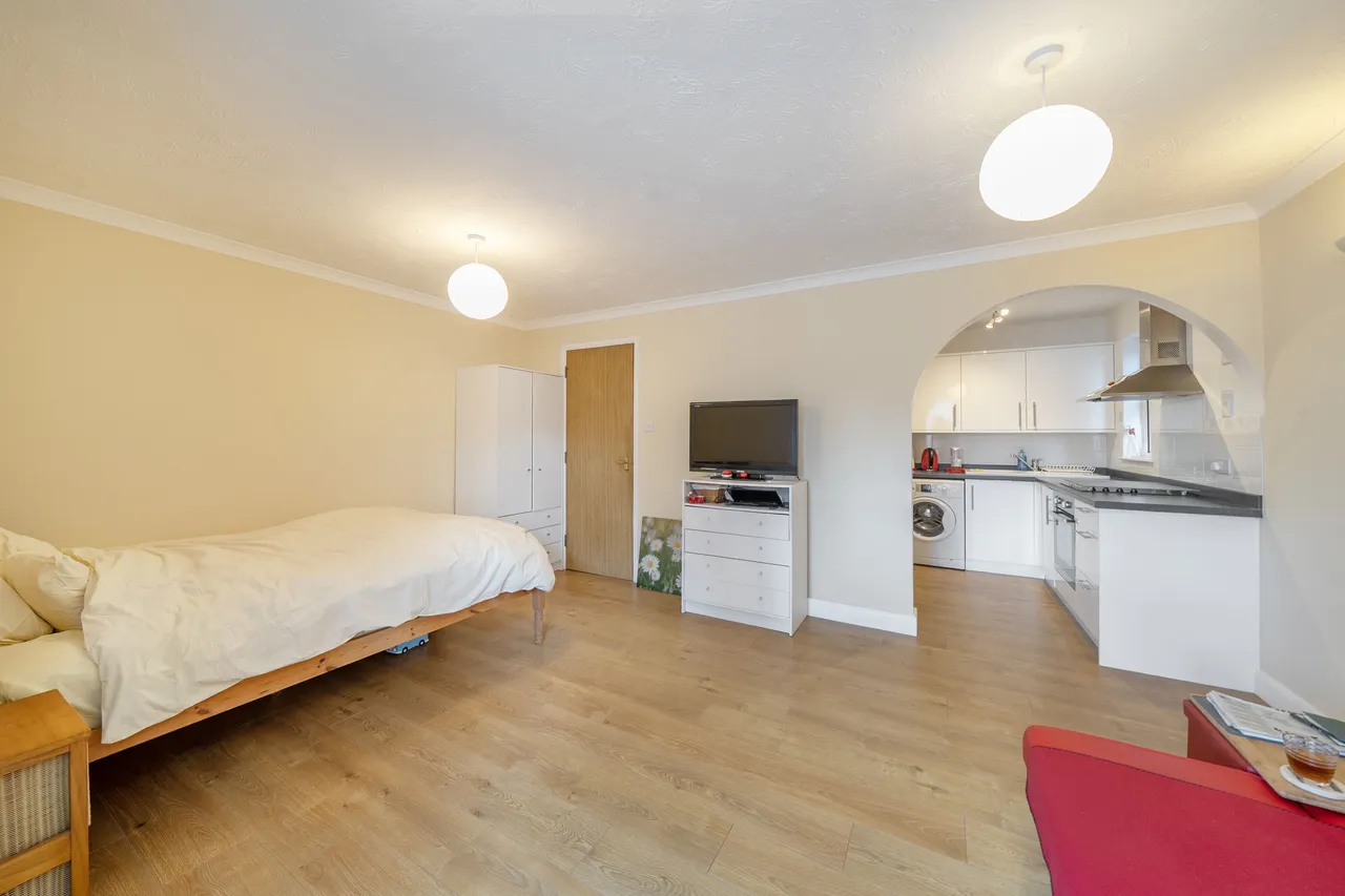 18 Conifer Way, Wembley, photo 8