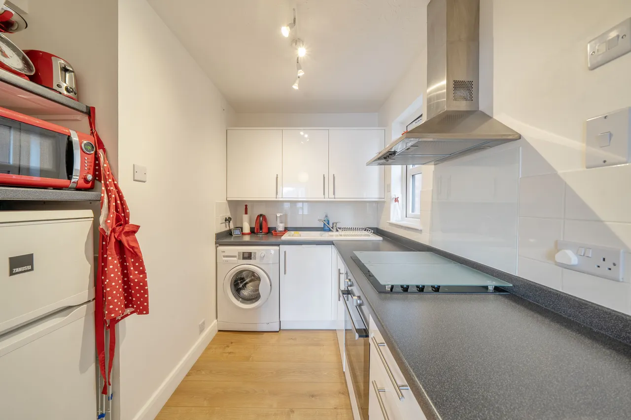 18 Conifer Way, Wembley, photo 6