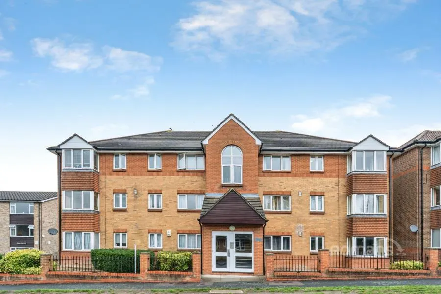 2 bed flat to rent, York Place, Camberley, GU15