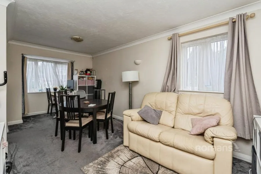 York Place, Camberley, GU15, photo 2