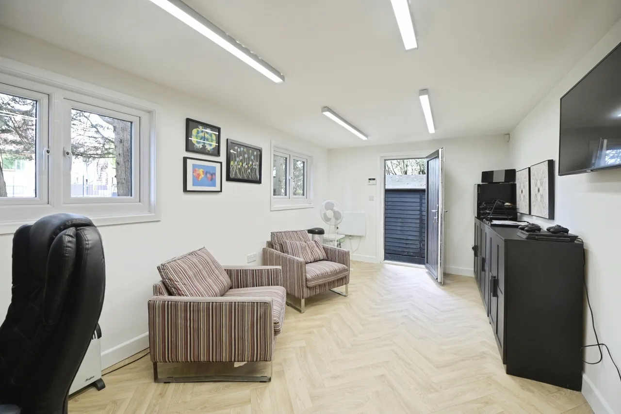 Heather Drive, Rise Park, Romford, RM1, photo 18