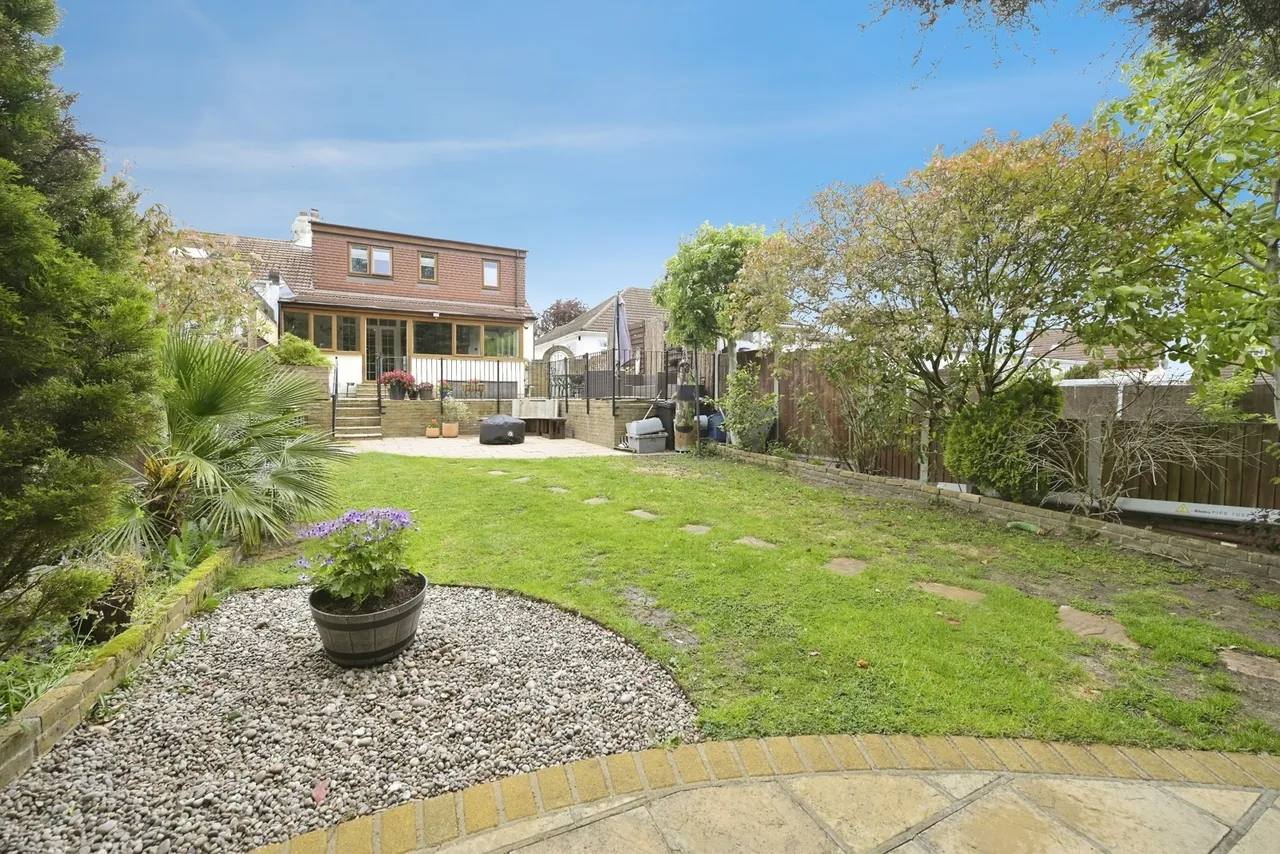 Heather Drive, Rise Park, Romford, RM1, photo 3