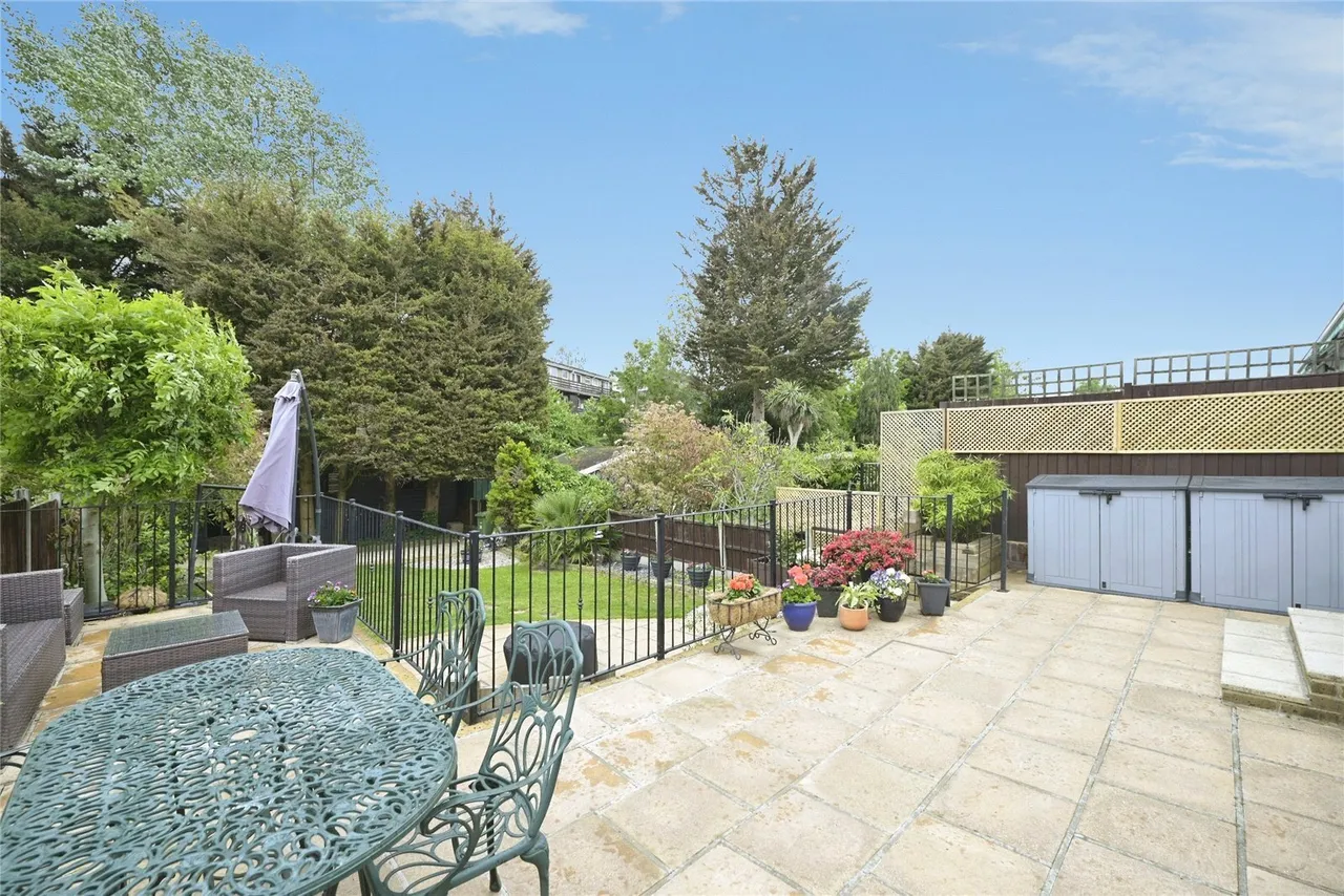 Heather Drive, Rise Park, Romford, RM1, photo 22