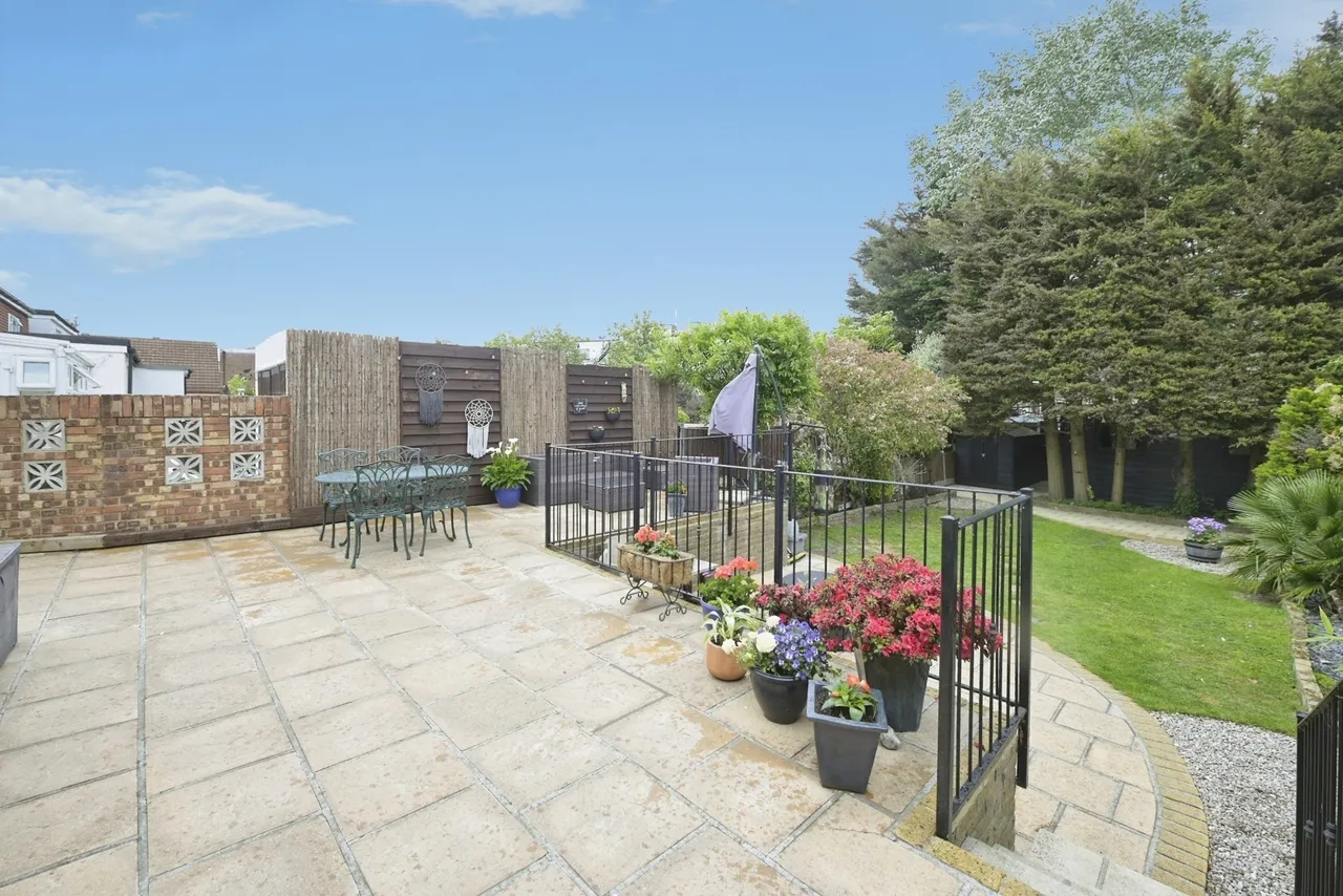 Heather Drive, Rise Park, Romford, RM1, photo 21