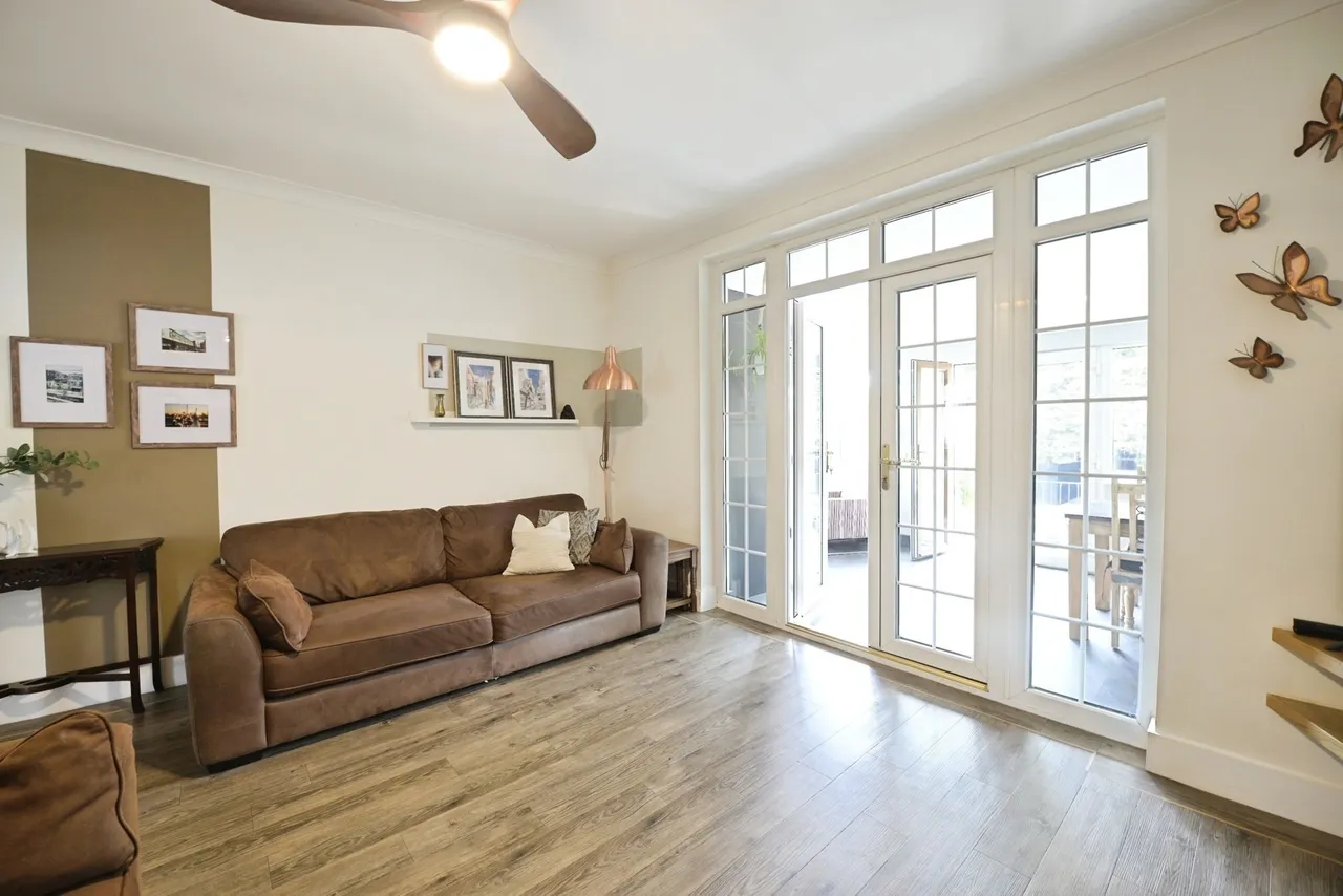 Heather Drive, Rise Park, Romford, RM1, photo 6