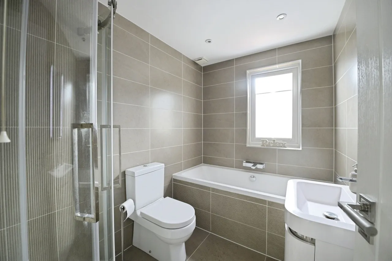 Heather Drive, Rise Park, Romford, RM1, photo 17