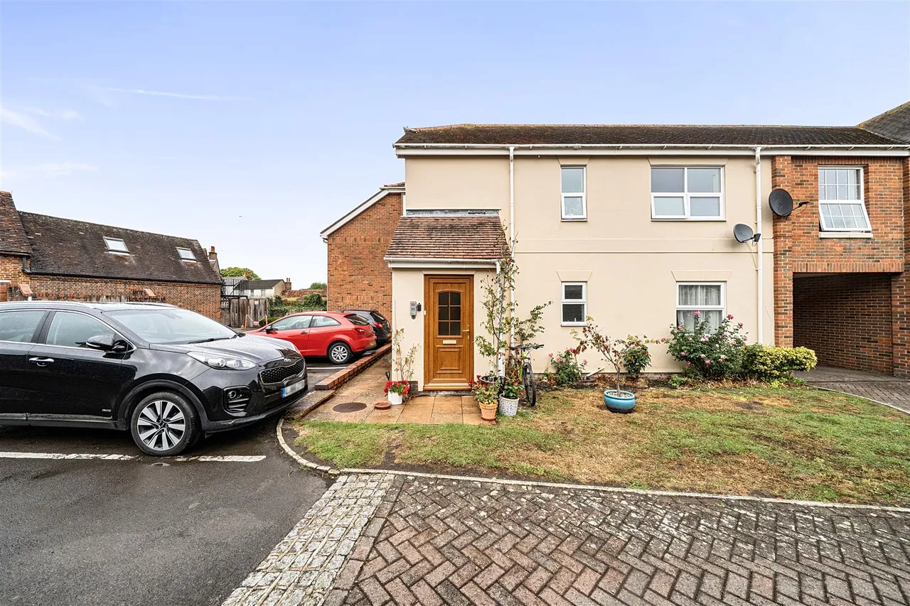 3 bed flat for sale — Wallingford Street, Wantage, OX12 8AZ