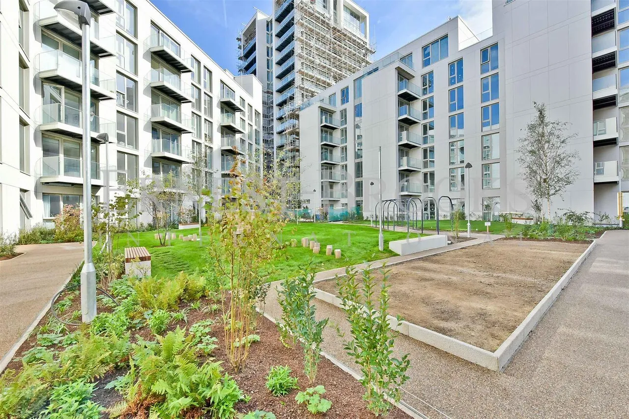 Liner House, Royal Wharf, E16, photo 6
