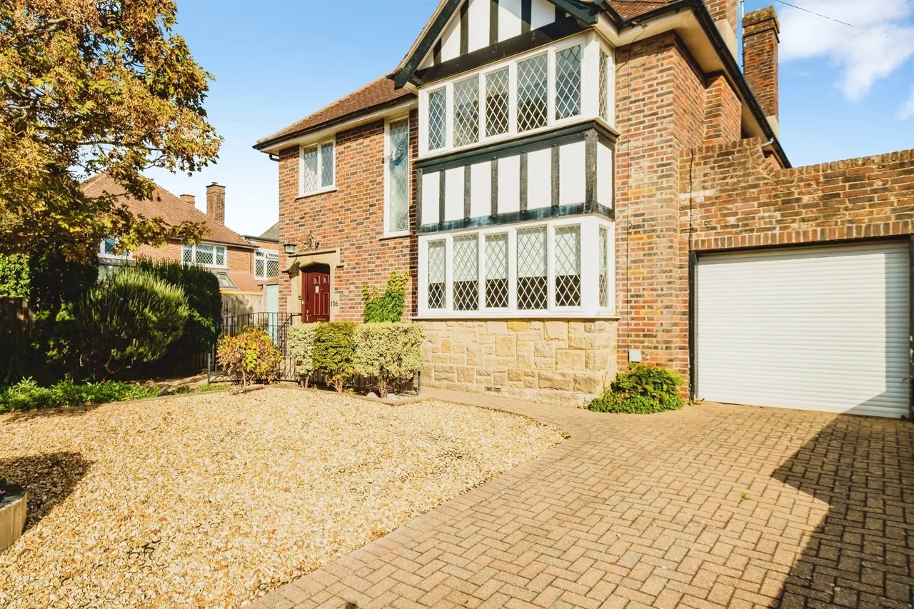 4 bed house for sale, Wallace Avenue, Worthing, BN11