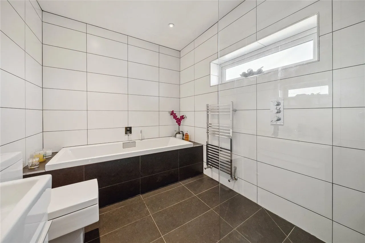 Dunstarn Drive, Leeds, LS16, photo 14