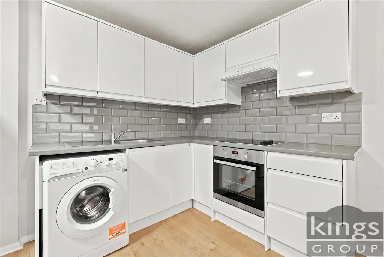 Mahon Close, Enfield, photo 3