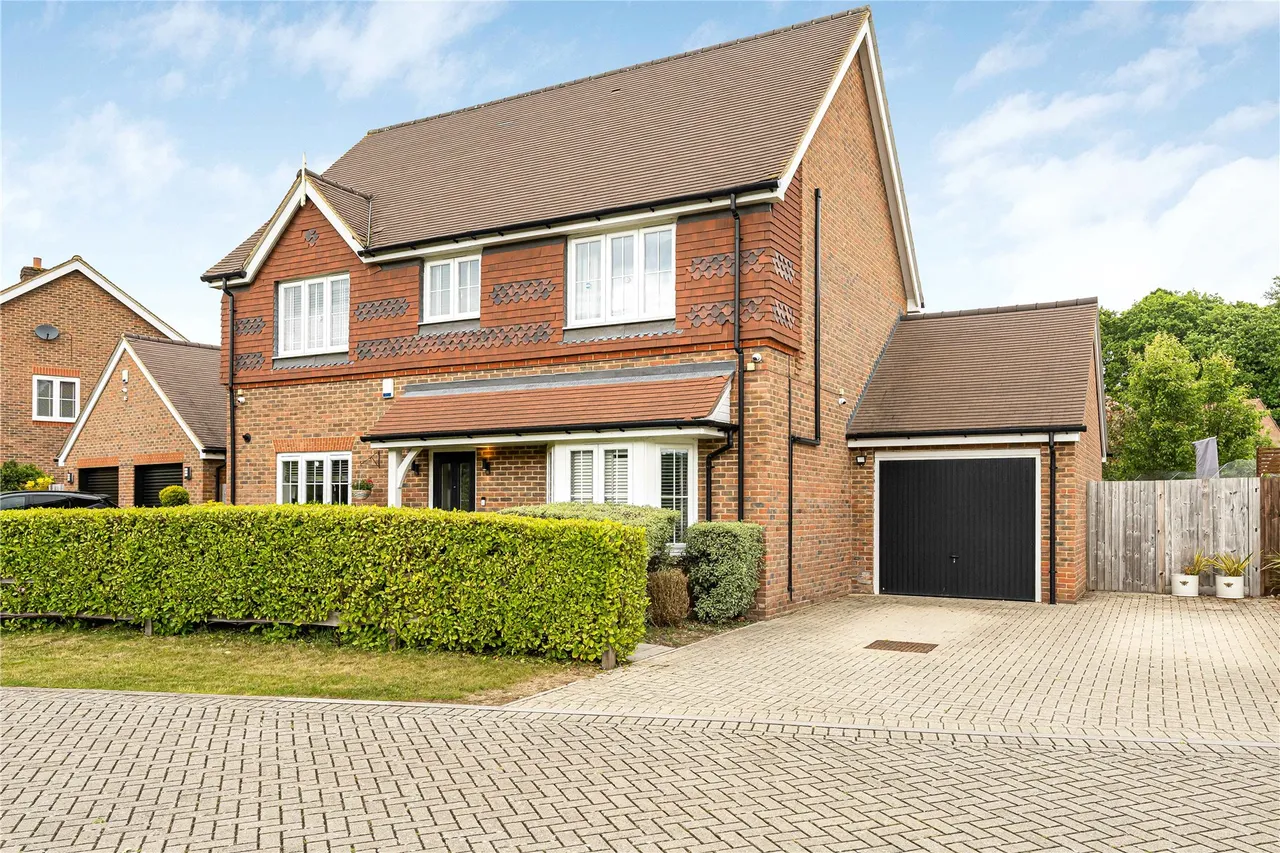 Miller Avenue, Grayshott, GU26, photo 2