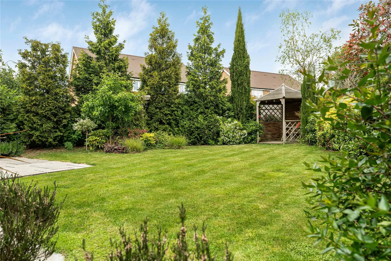 Miller Avenue, Grayshott, GU26, photo 9