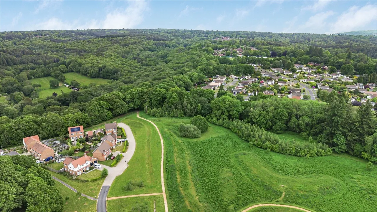 Miller Avenue, Grayshott, GU26, photo 23