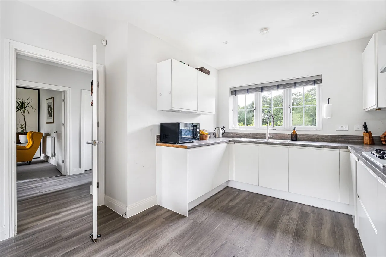 Miller Avenue, Grayshott, GU26, photo 10